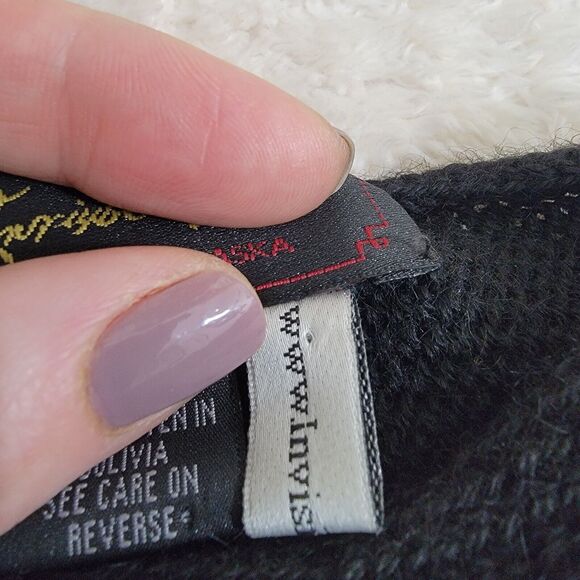 Invisible World 100%‎ Alpaca Handwoven In Bolivia Black Red Fringed Poncho READ - Picture 5 of 16